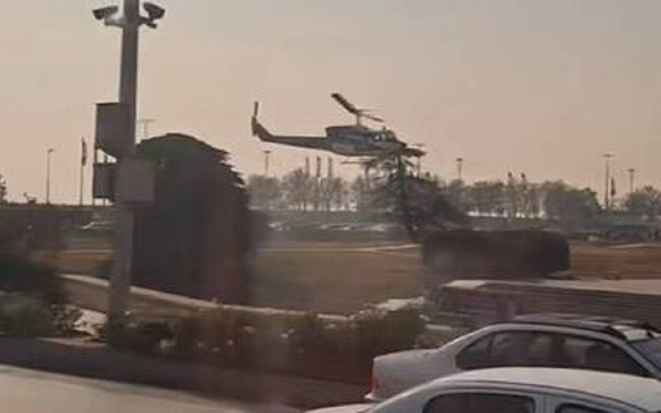 فرود غیرمنتظره هلیکوپتر در میدان آزادی تهران/ فیلم فرود غیرمنتظره هلیکوپتر در میدان آزادی تهران