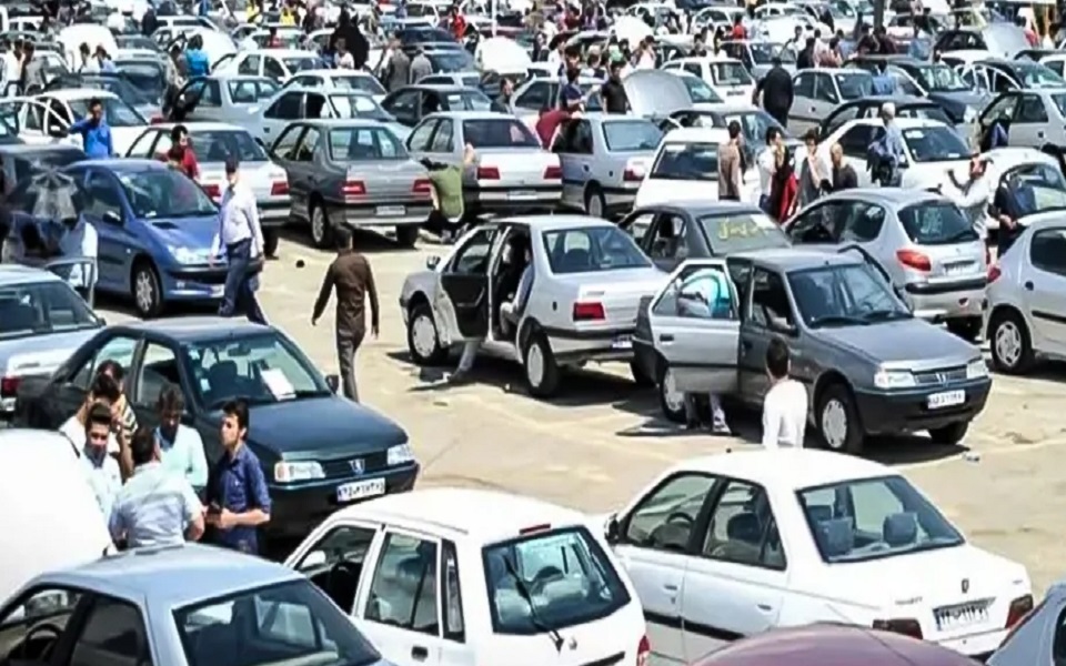 قیمت خودرو ۱۱ آذر ۱۴۰۴؛ ادامه رشد قیمتها زیر سایه دلار و احتیاط خریداران قیمت خودرو