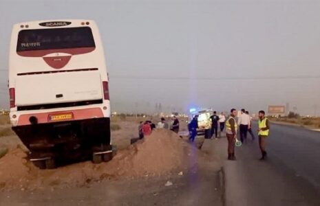 واژگونی اتوبوس در کمربندی شرقی کرمانشاه