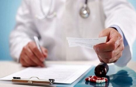 ویزیت واقعی پزشکان باید دست‌کم یک میلیون تومان باشد