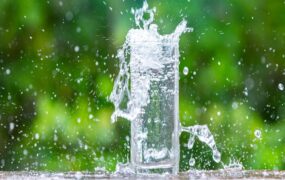 ۴ روش علمی و ساده برای اطمینان از سالم بودن آب آشامیدنی