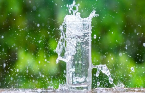 ۴ روش علمی و ساده برای اطمینان از سالم بودن آب آشامیدنی