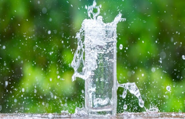۴ روش علمی و ساده برای اطمینان از سالم بودن آب آشامیدنی