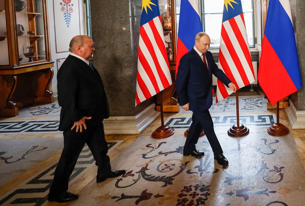 دیدنی های امروز؛ از بی برقی پایتخت کوبا تا سفر پادشاه مالزی به روسیه پادشاه مالزی و پوتین