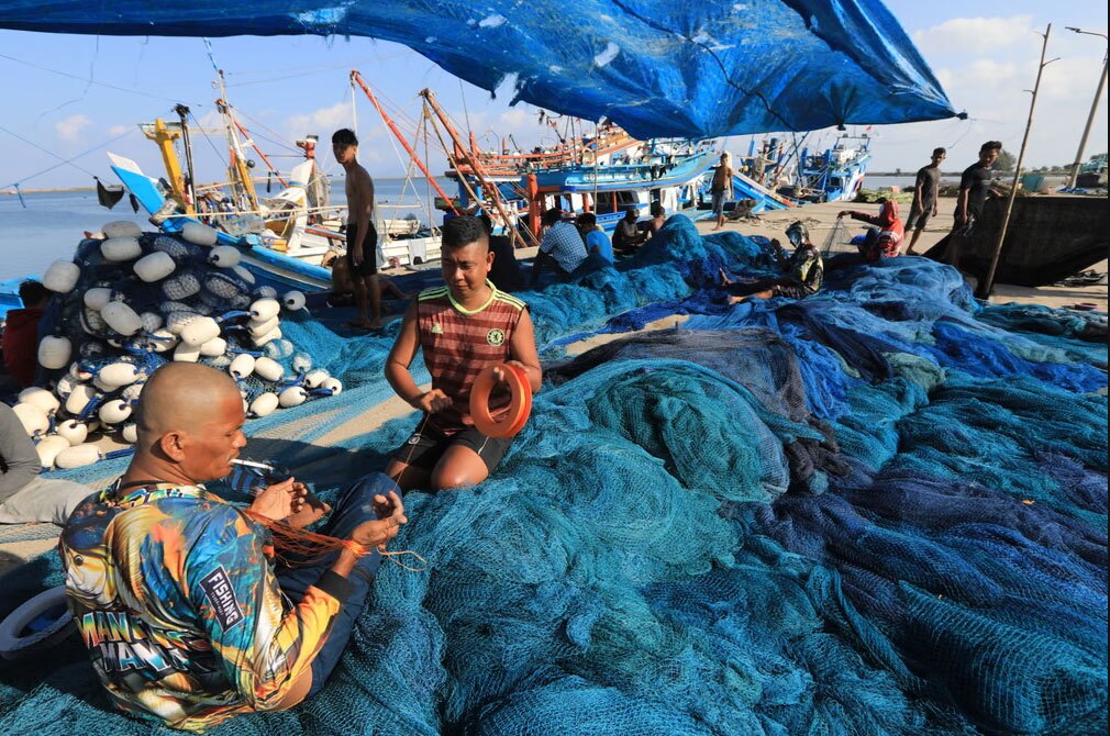 دیدنی های امروز؛ از بی برقی پایتخت کوبا تا سفر پادشاه مالزی به روسیه ماهیگیران اندونزیایی در بندر سنتی ماهیگیری "باندا" آچه