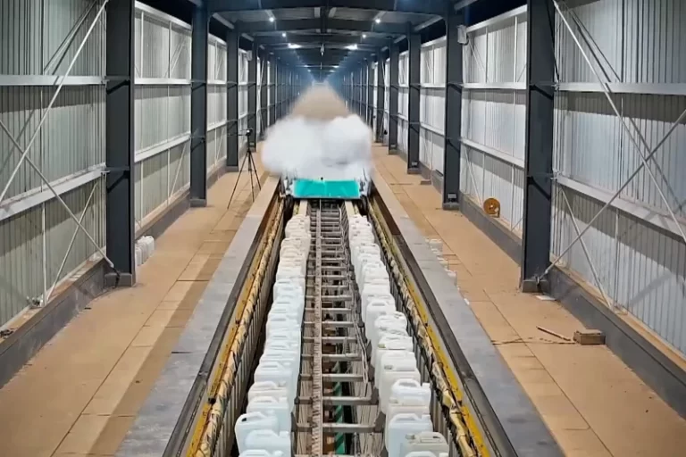 آزمایش مگلو ۷۰۰ کیلومتری چین
