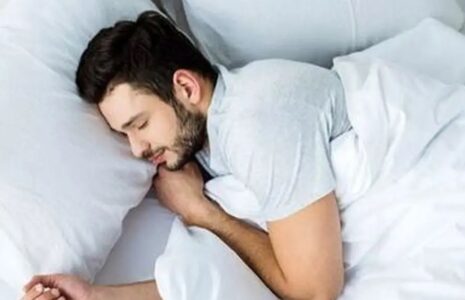 اگر با گزگز انگشتان و خشکی شانه‌ها از خواب بیدار می شوید نگران باشید