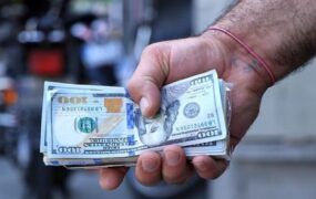 تهدید در بازار ارز تهران/ دلارهای آبی، تقلبی است؟ تهدید در بازار ارز تهران