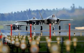 حرکت مشکوک اف-۳۵های آمریکا / مقصد جنگندهها مشخص نیست حرکت f35