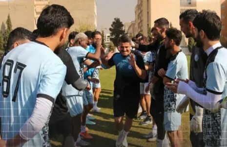 حضور بدون حاشیه وریا غفوری روی نیمکت استقلال