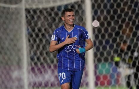 محبوبیت متفاوت ستاره آلبانیایی استقلال با یک حرکت انسانی