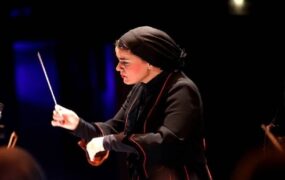 ناقوس زمان، تلفیق موسیقی کلاسیک و طراحی بصری ناقوس زمان، تلفیق موسیقی کلاسیک و طراحی بصری