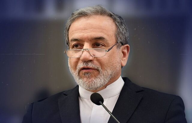 واکنش عراقچی به لغو حضورش در داووس