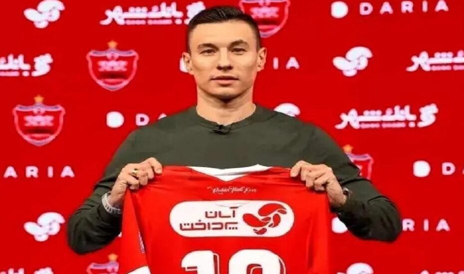سرگیف با پیراهن قرمز در تهران