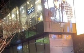 پلمب شعبه کافه ساعدی‌نیا با انسداد کامل درِ ورودی با صفحات فلزی