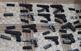 کشف کوله پشتی حاوی 18 قبضه کلت و 200 تیر جنگی