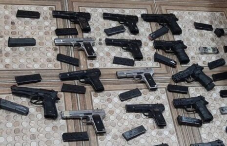 کشف کوله پشتی حاوی 18 قبضه کلت و 200 تیر جنگی