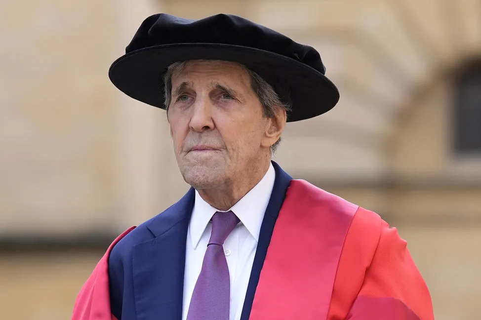 اعطای مدرک افتخاری دانشگاه آکسفورد انگلیس به جان کری