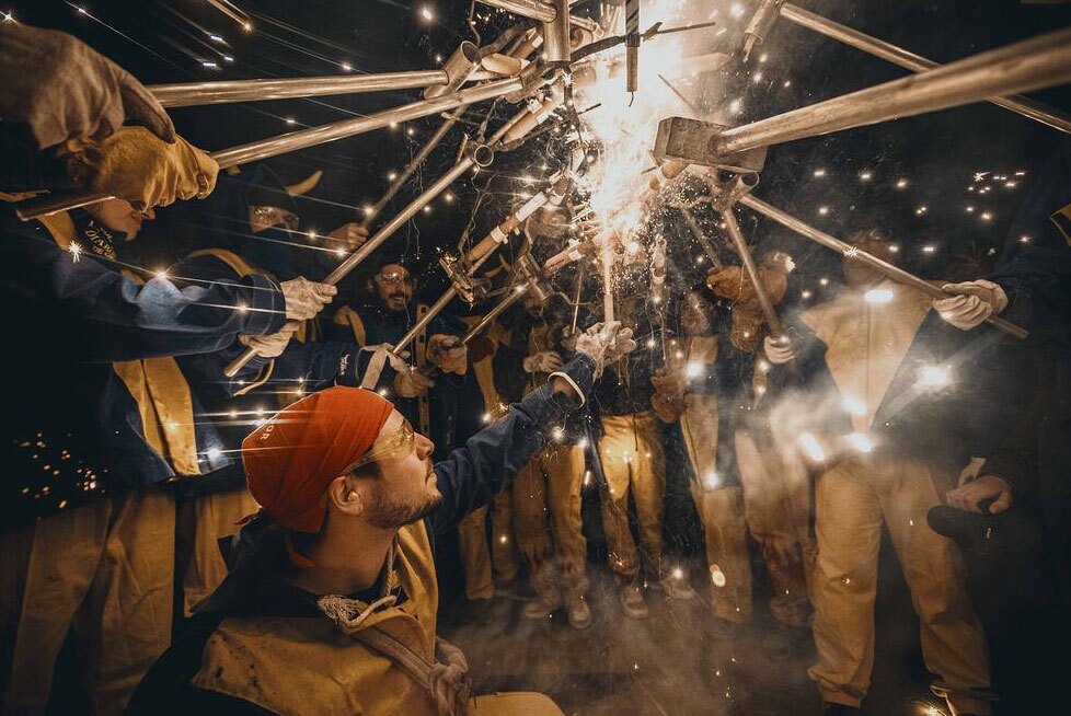 آتش‌بازی آیینی در محله گراسیای شهر بارسلونا 