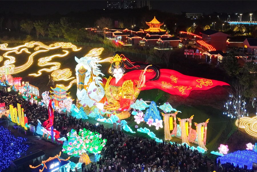 جشنواره بین‌المللی فانوس دایناسور