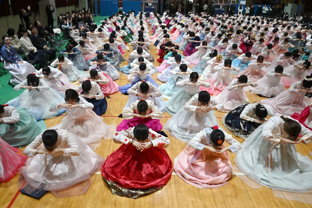 دانش‌آموزان دختر در شهر سئول 