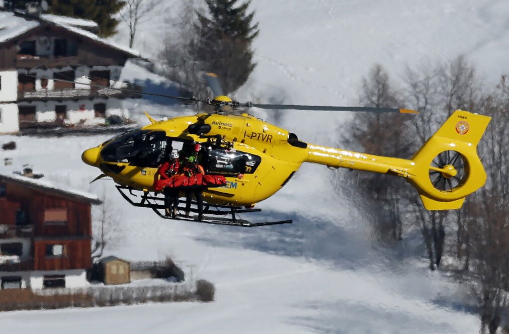 انتقال اسکی باز مصدوم آمریکایی با بالگرد در رقابت های المپیک زمستانی 2026