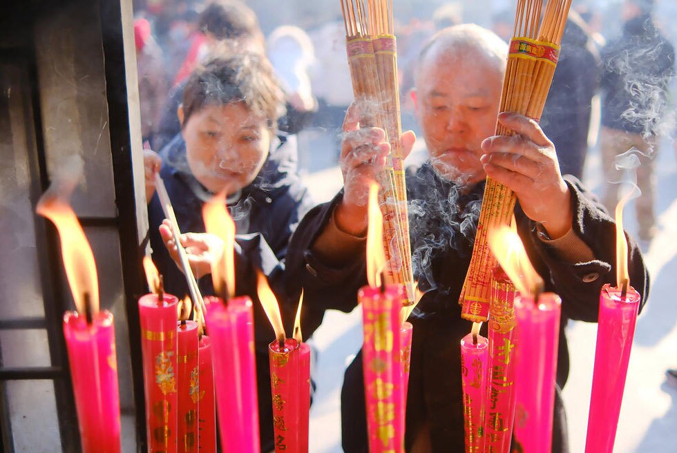 معبدی در شهر نانتونگ چین در نخستین روز از تعطیلات سال نو چینی