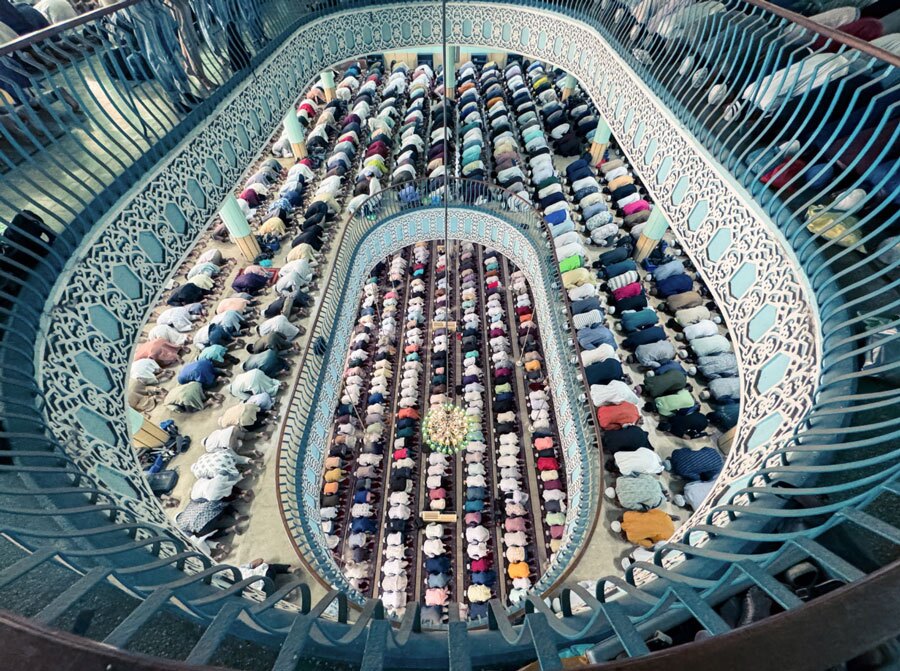 نماز جماعت در مسجد جامع بیت المکرم