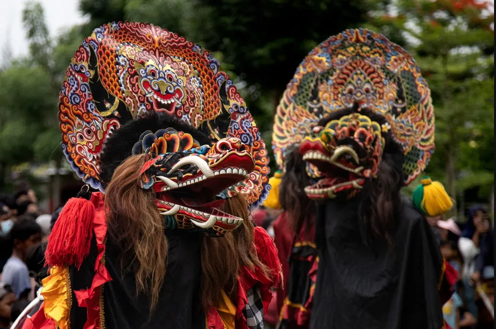 اجرای رقص سنتی در مراسم ضیافت افطار