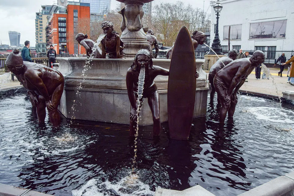 دیدنی های امروز؛ از چهارمین سالگرد آغاز جنگ اوکراین تا موج آشوب های شهری در مکزیک نصب آبنمایی جدید در جنوب لندن