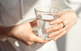 این ۶ نشانه پنهان میگوید بدنتان تشنه است/ حتی اگر احساس تشنگی ندارید آب