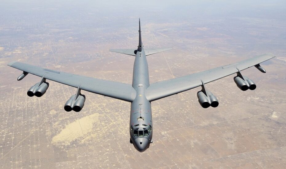 استقرار بمب‌افکن‌های راهبردی B-52 آمریکا در پایگاه قطر