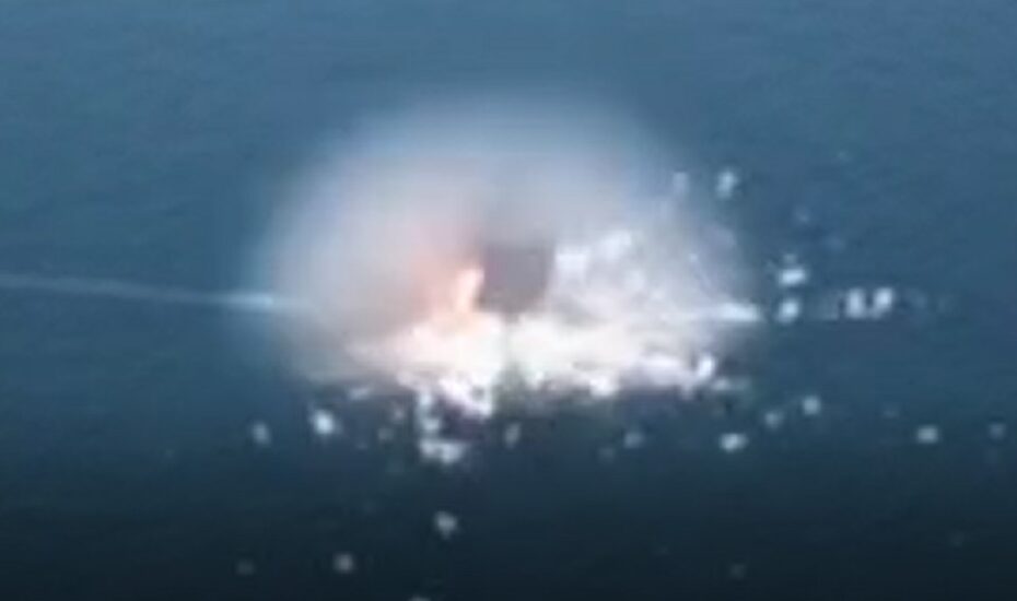 انهدام شناور در رزمایش نیروی دریایی سپاه