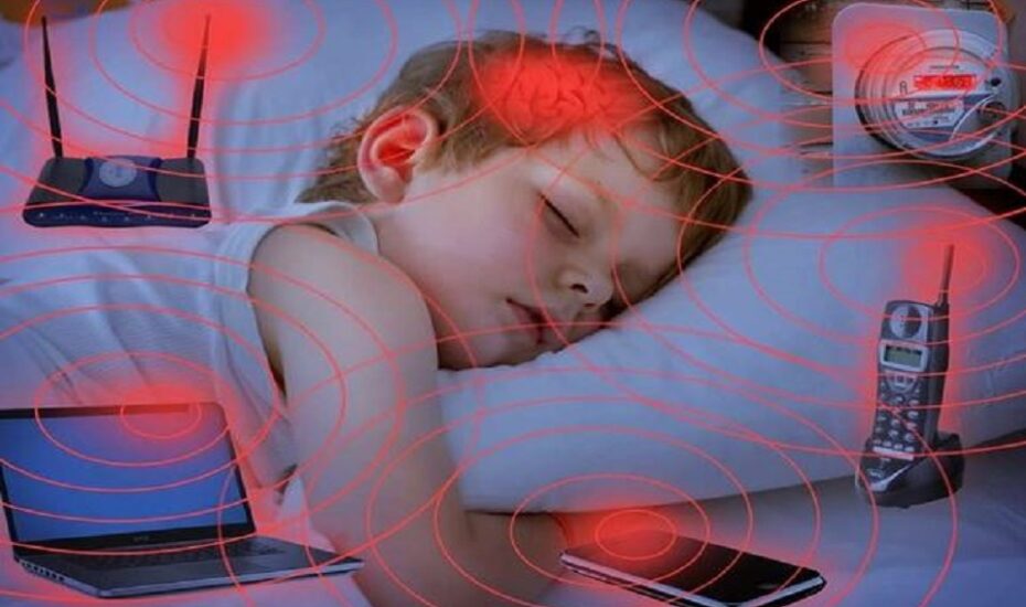 تأثیر تلفن همراه و فضای مجازی بر مغز کودکان