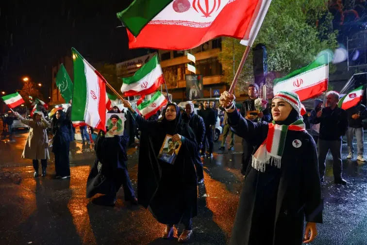 راهپیمایی و گردهمایی شبانه میلیونها ایرانی