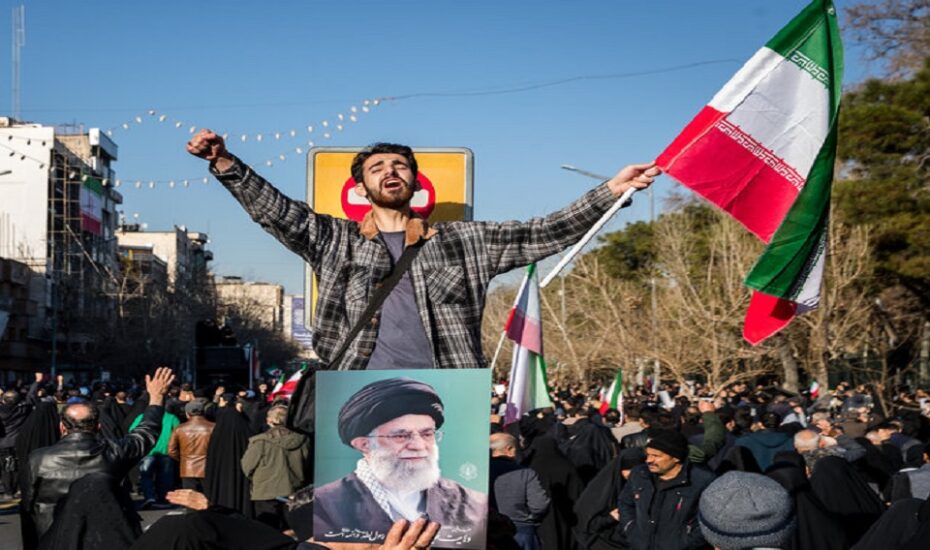 تجمع سوگواران رهبر شهید انقلاب در میدان انقلاب تهران