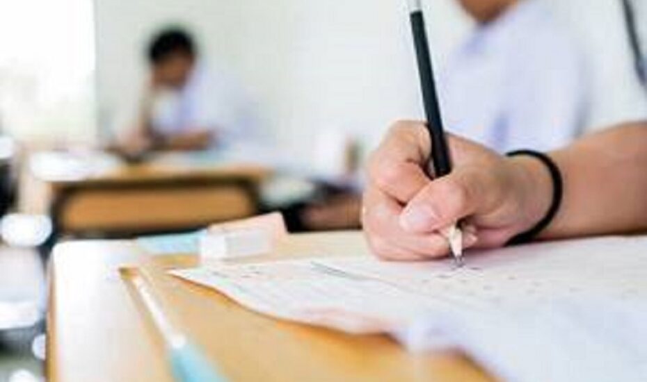 ثبت‌نام کنکور به تعویق افتاد