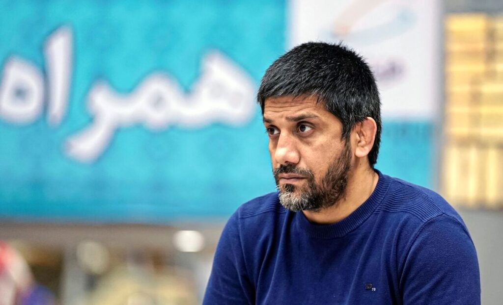 علیرضا+دبیر