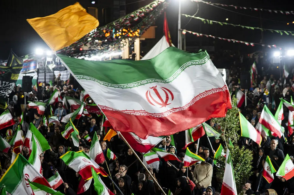 دیدنی های امروز؛ از اجتماعات شبانه ایران تا خسارات جنگ در لبنان تداوم اجتماعات شبانه مردم در میادین اصلی شهرهای ایران