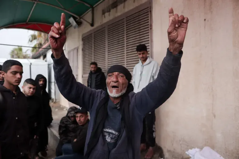خشم یک شهروند اهل غزه از ادامه حملات اسراییل