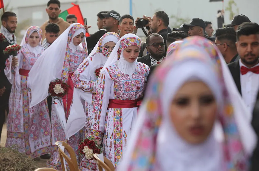 مراسم ازدواج گروهی 300 عروس و داماد فلسطینی