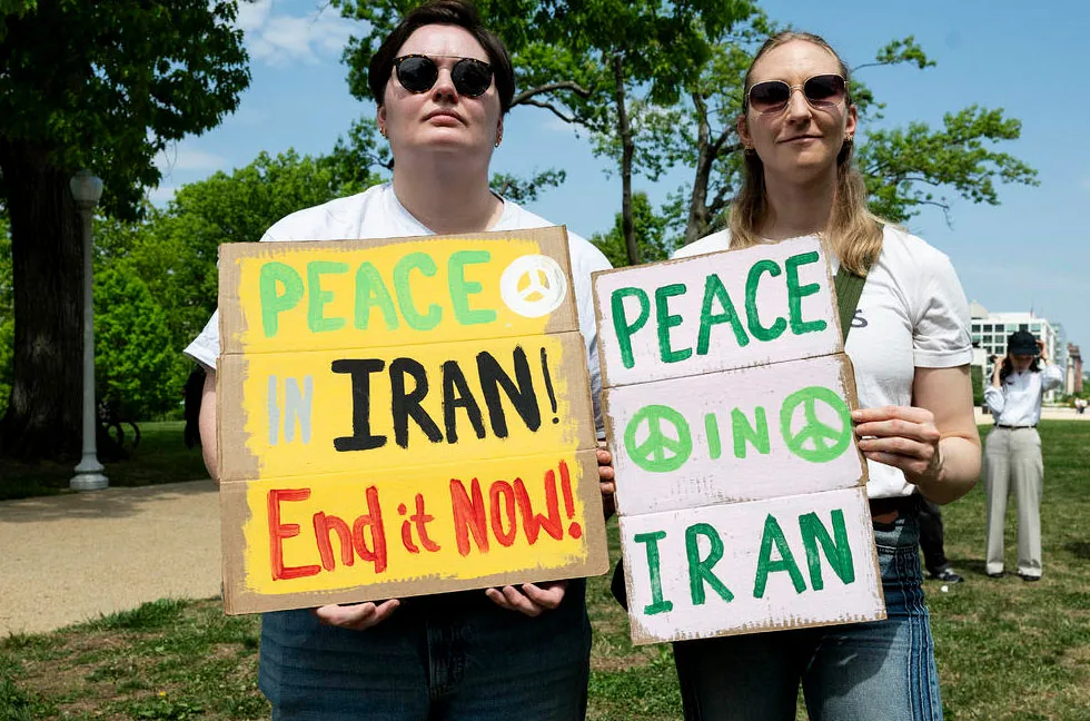 دیدنی های امروز؛ از ازدواج گروهی در غزه تا مراسم تشییع خبرنگار لبنانی تجمعات ضدجنگ علیه ایران در پایتخت آمریکا