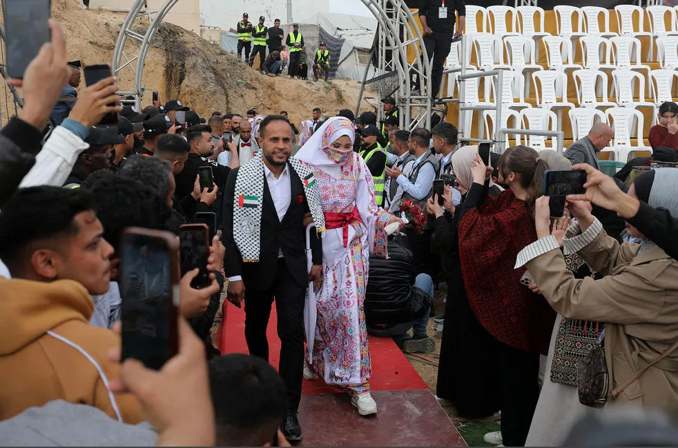 مراسم ازدواج گروهی 300 عروس و داماد فلسطینی