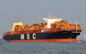 تصاویری از توقیف کشتی کانتینری MSC