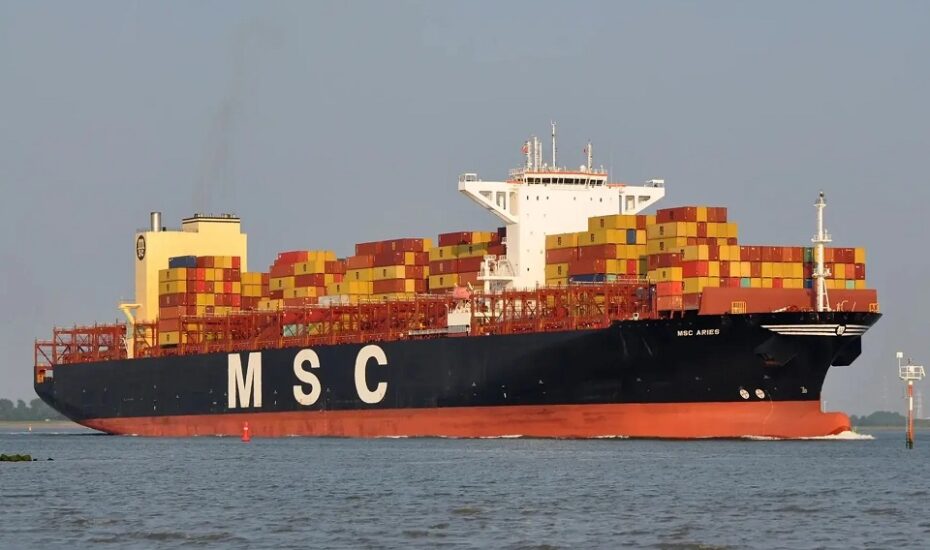 تصاویری از توقیف کشتی کانتینری MSC