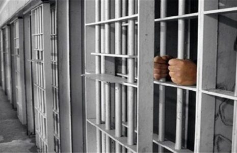 زندانیان کنترل یکی از بازداشتگاه‌ها را به دست گرفتند