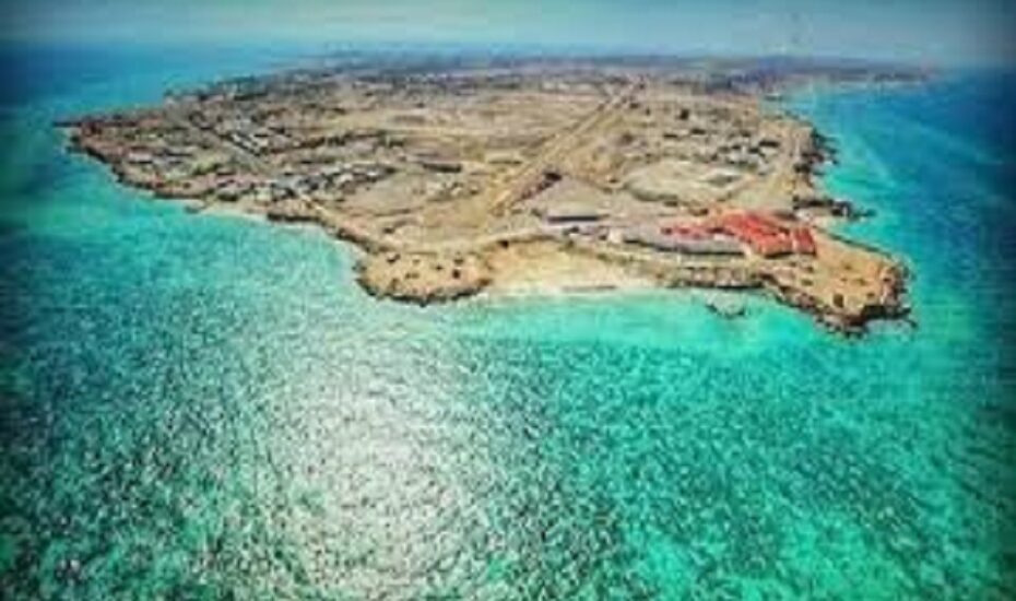 سرریز نفت در خارگ صحت ندارد و دریا سالم است