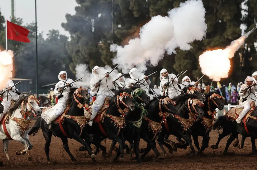 سوارکاران در حال اجرای نمایش "تبوردیا"