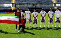 ایران با بازوبند مشکی مقابل مصر
