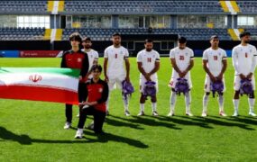 ایران با بازوبند مشکی مقابل مصر